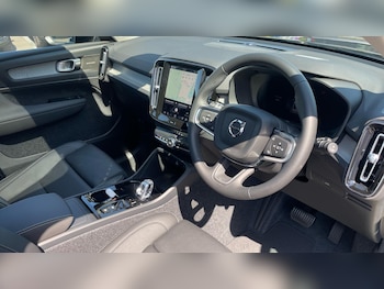 Used Volvo XC40 2026 for sale - 79401395: Photo