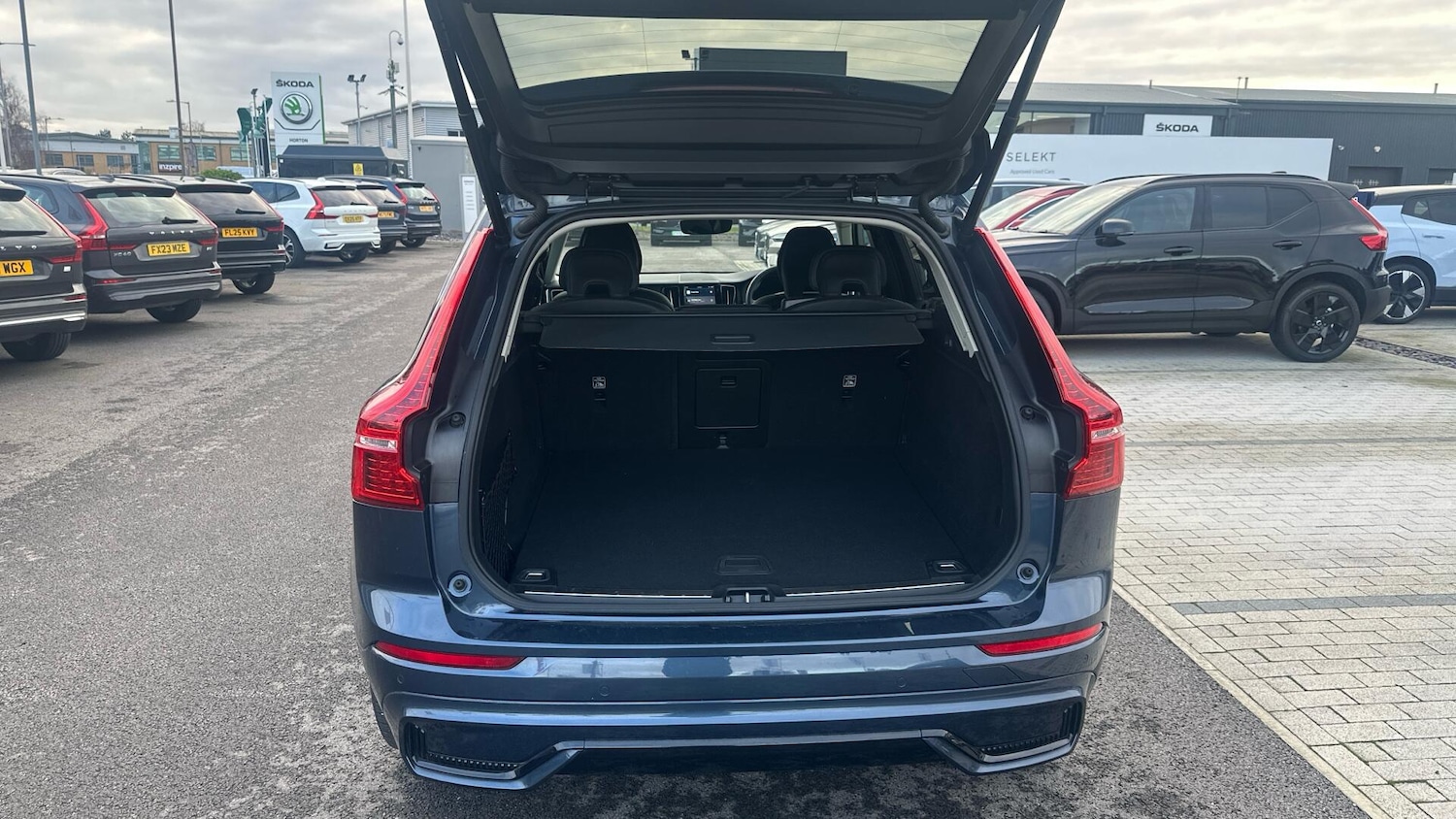 Used Volvo XC60 2023 for sale - 77091023: Photo 13