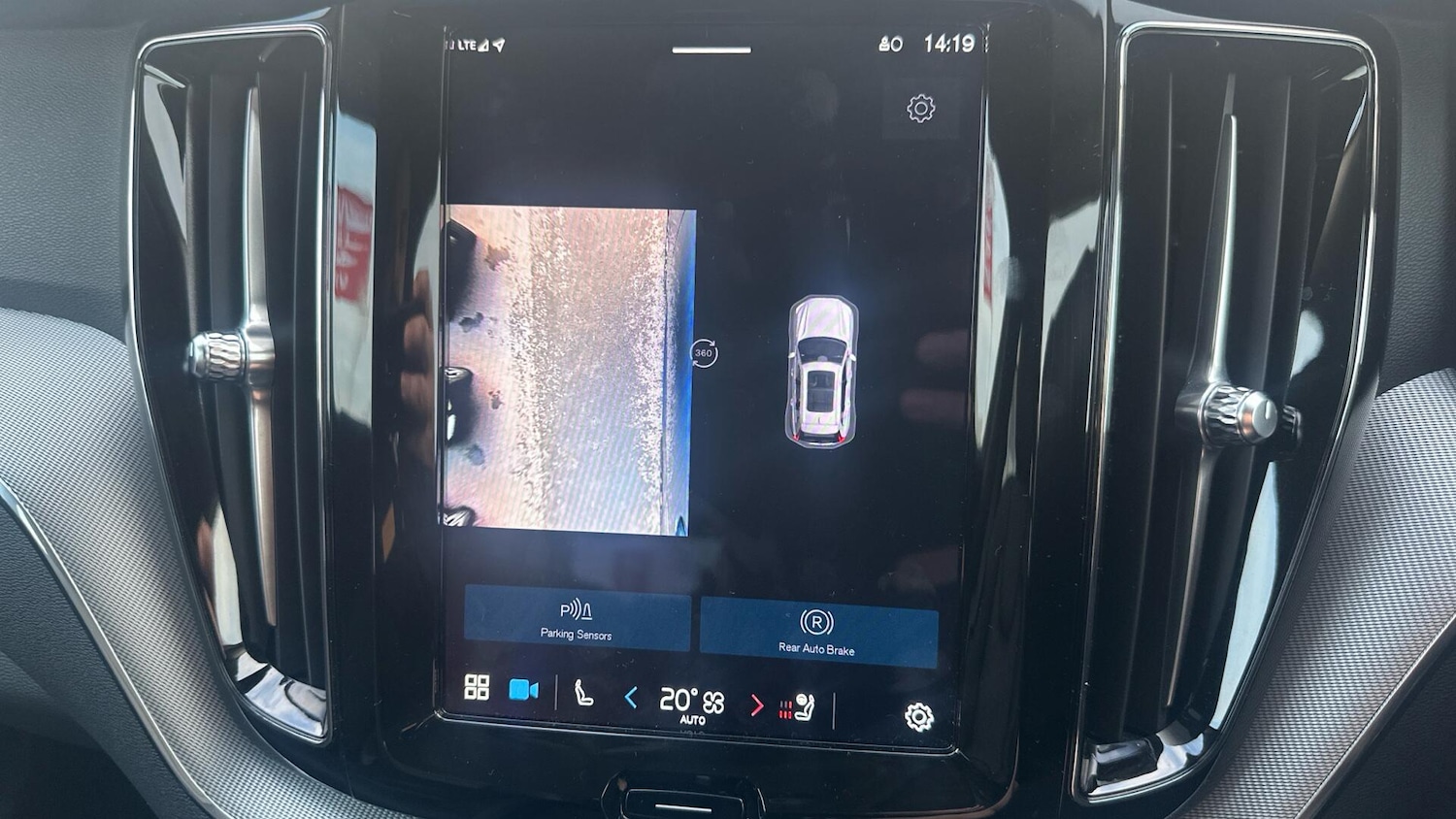 Used Volvo XC60 2023 for sale - 77091023: Photo 25