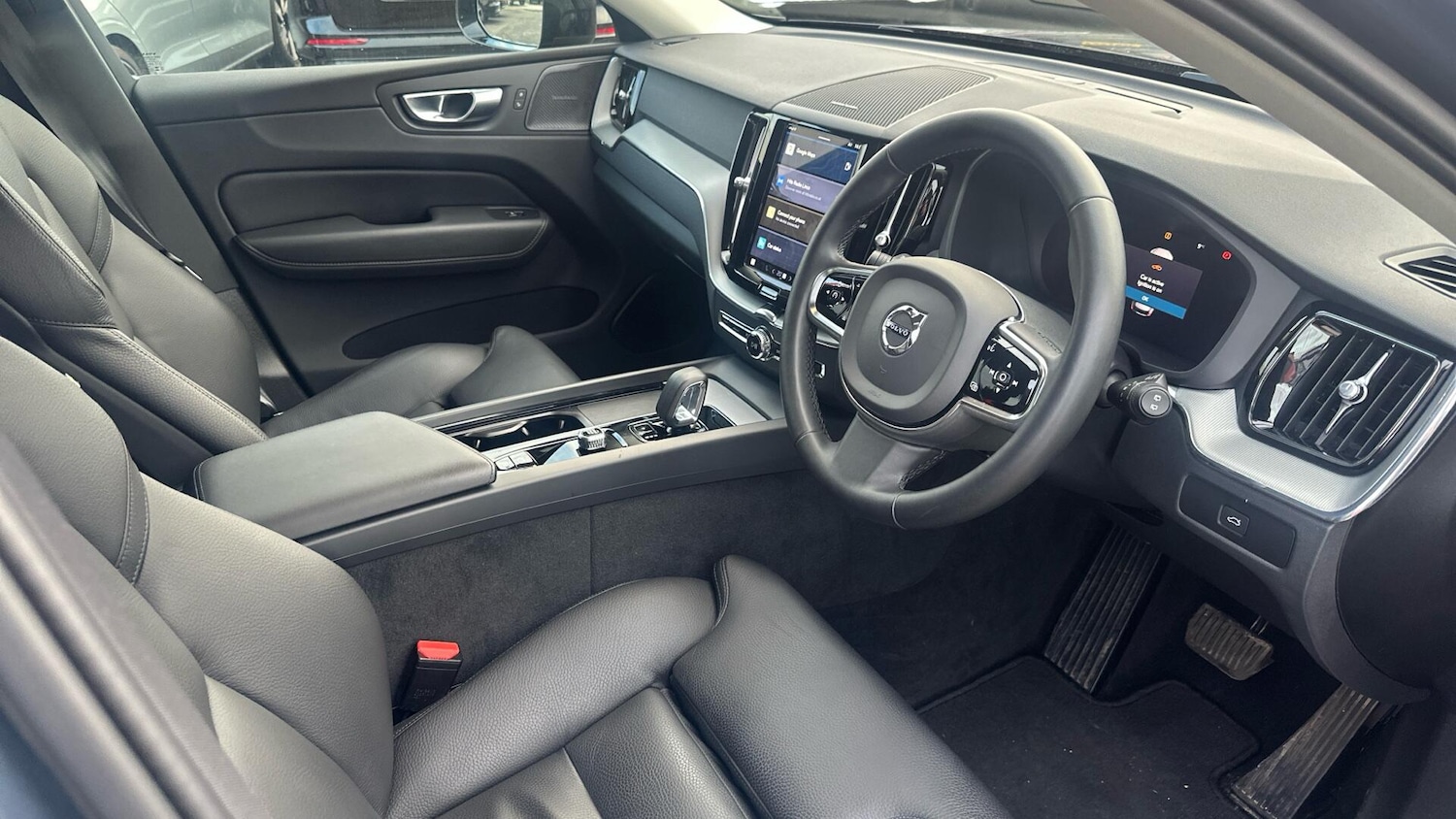 Used Volvo XC60 2023 for sale - 77091023: Photo 4