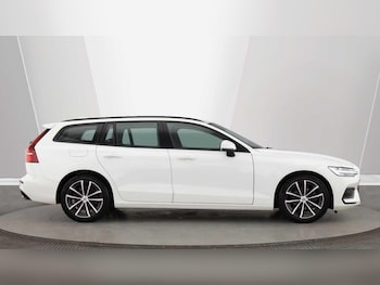 Used Volvo V60 2022 for sale - 76024771: Photo 2