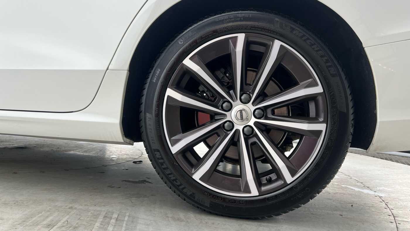 Used Volvo V60 2022 for sale - 76024771: Photo 4