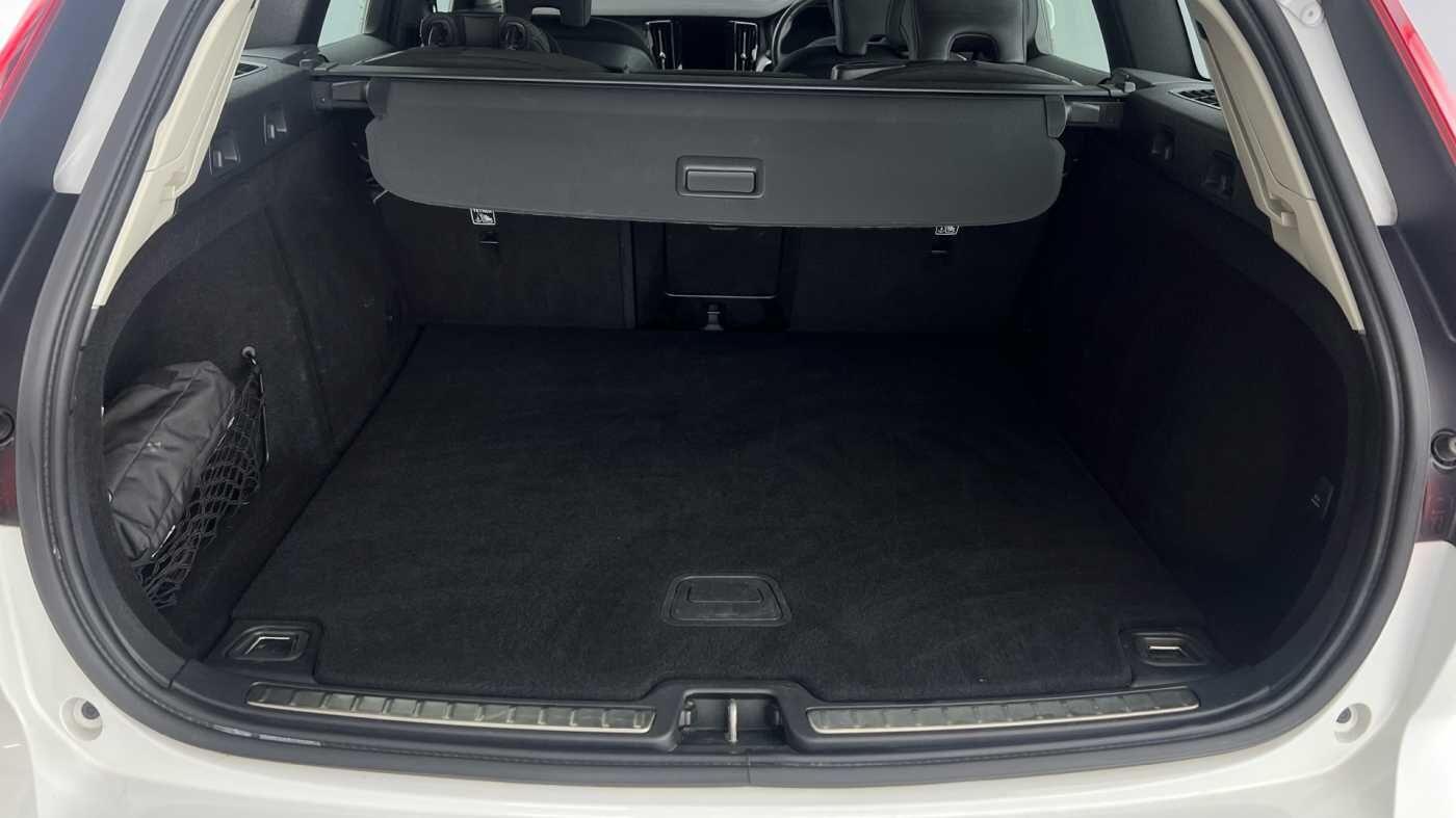 Used Volvo V60 2022 for sale - 76024771: Photo 5
