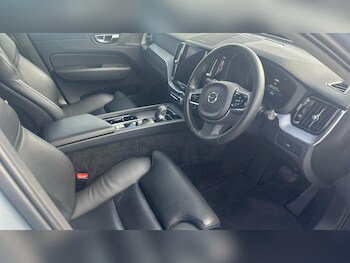 Used Volvo XC60 2023 for sale - 78301271: Photo
