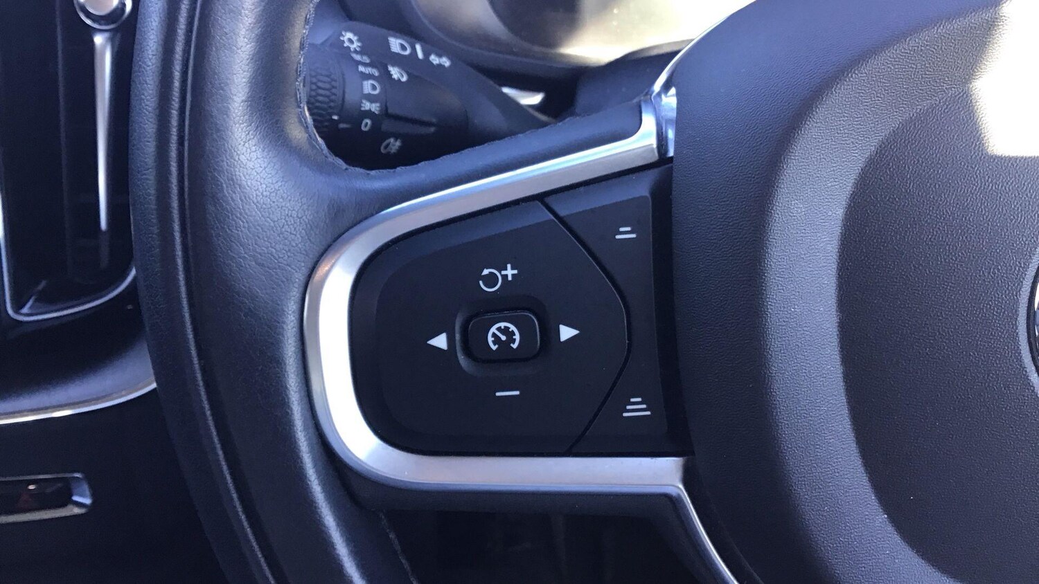 Used Volvo XC60 for sale - 77823610: Photo 11