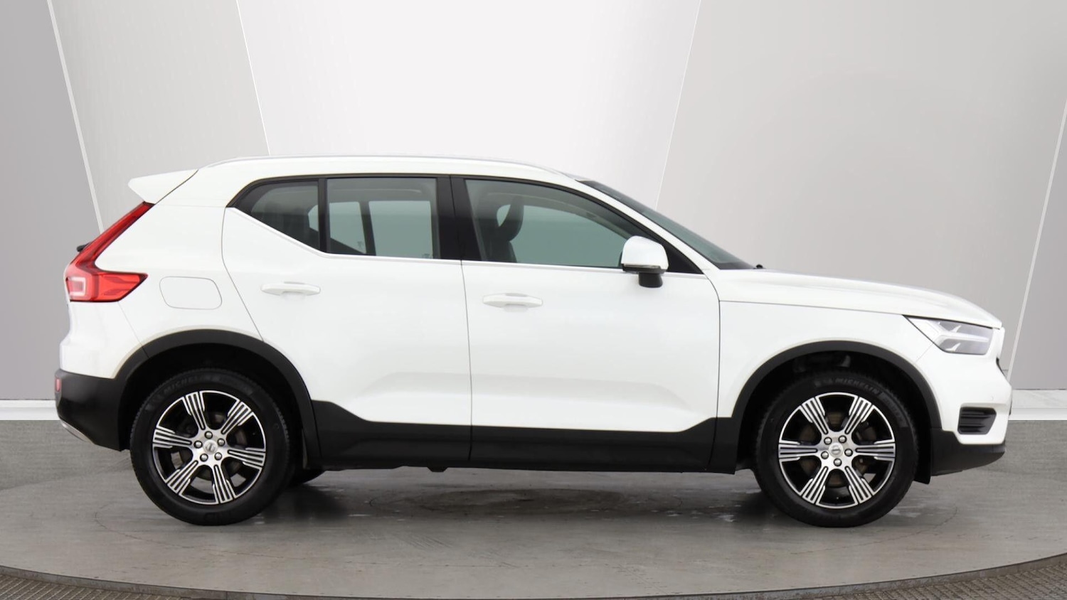 Used Volvo XC40 2021 for sale - 76849837: Photo 2