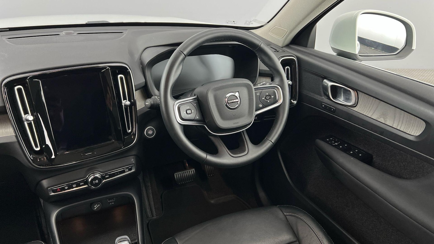 Used Volvo XC40 2021 for sale - 76849837: Photo 8