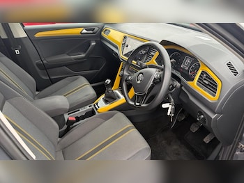 Used Volkswagen T-Roc 2019 for sale - 79018487: Photo