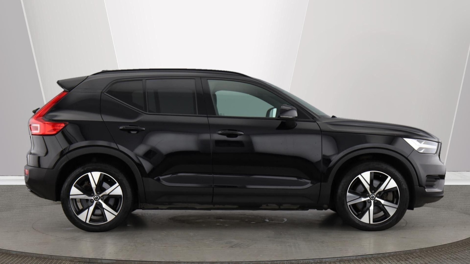 Used Volvo XC40 2021 for sale - 76850369: Photo 2