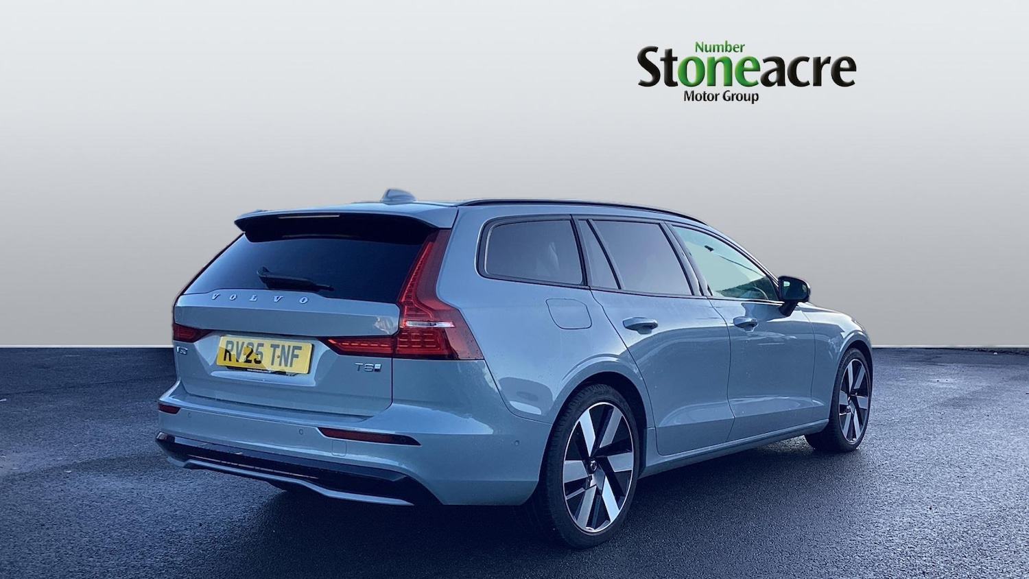Used Volvo V60 2025 for sale - 77109223: Photo 2