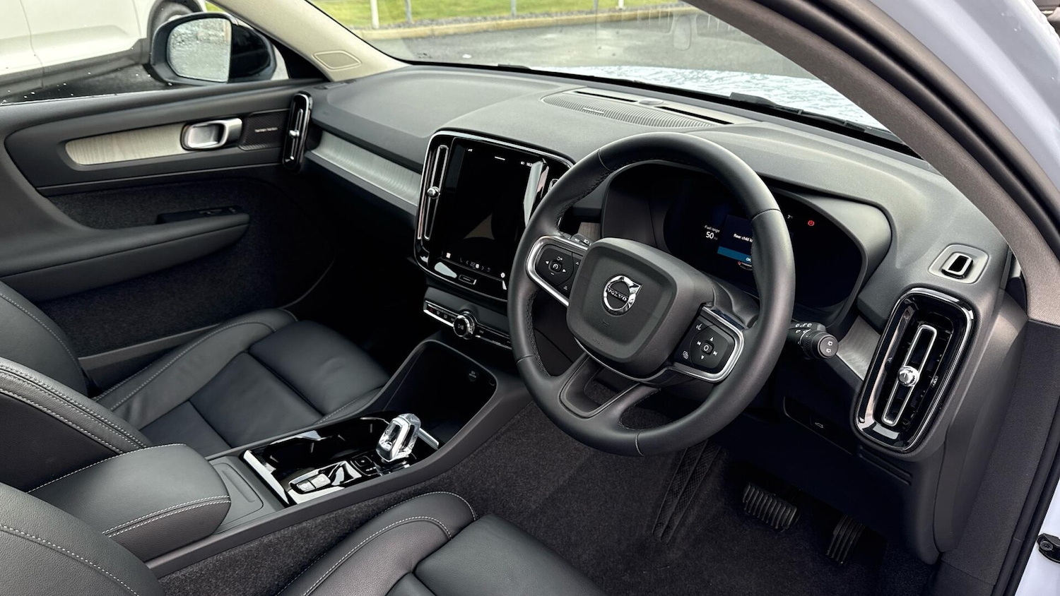 Used Volvo XC40 2025 for sale - 78071882: Photo 4