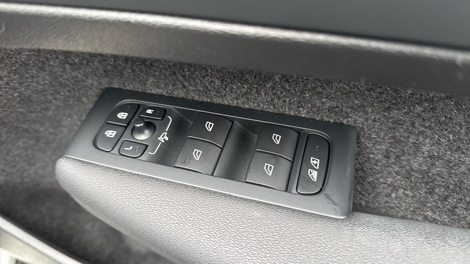 Used Volvo XC40 for sale - 77549937: Photo 17