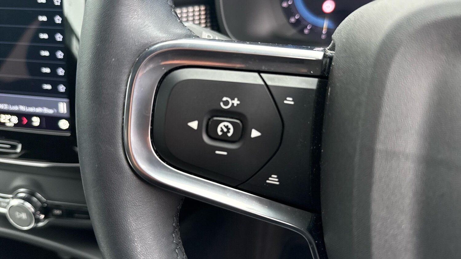 Used Volvo XC40 for sale - 77549937: Photo 22