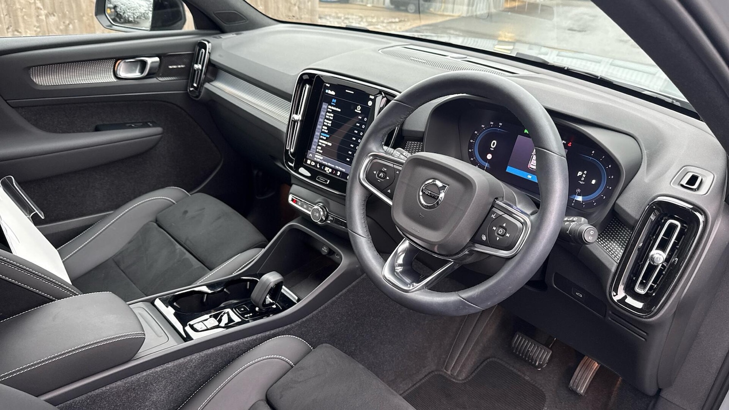 Used Volvo XC40 for sale - 77549937: Photo 4