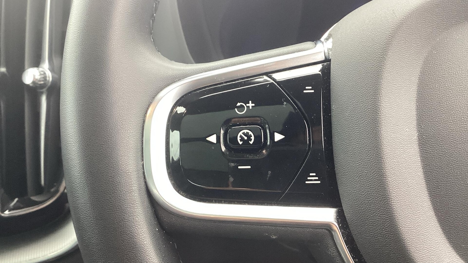 Used Volvo XC60 2023 for sale - 76456789: Photo 19