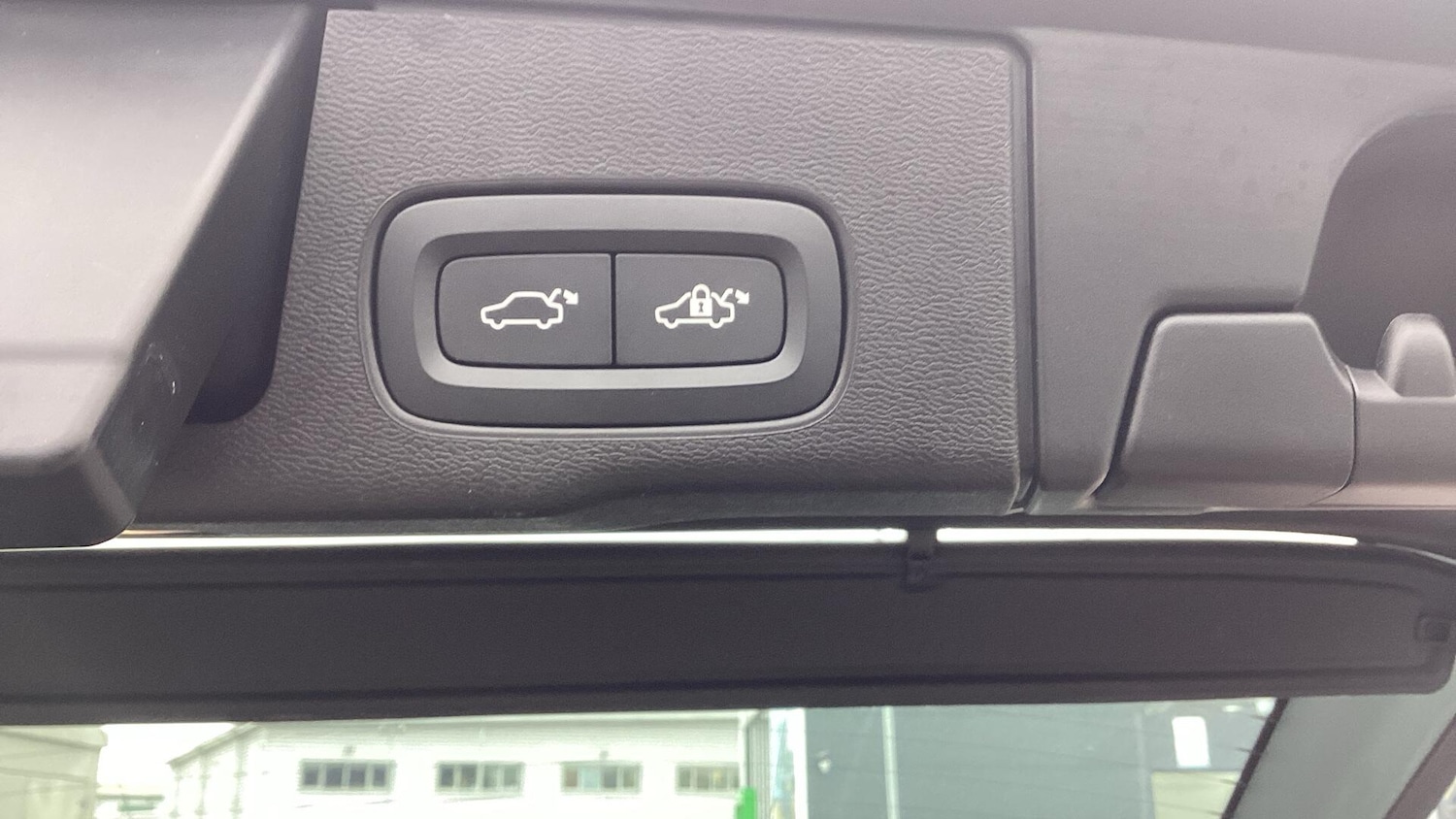 Used Volvo XC60 2023 for sale - 76456789: Photo 30