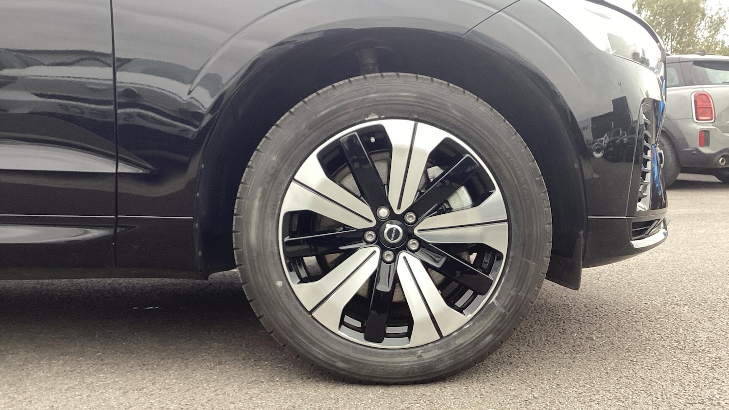 Used Volvo XC60 2023 for sale - 76456789: Photo 9