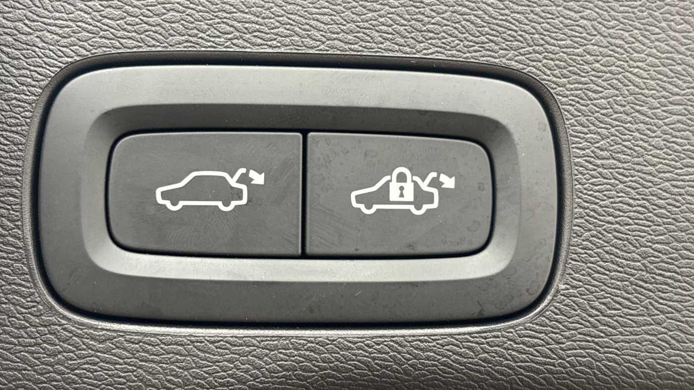 Used Volvo XC60 2025 for sale - 76619727: Photo 16