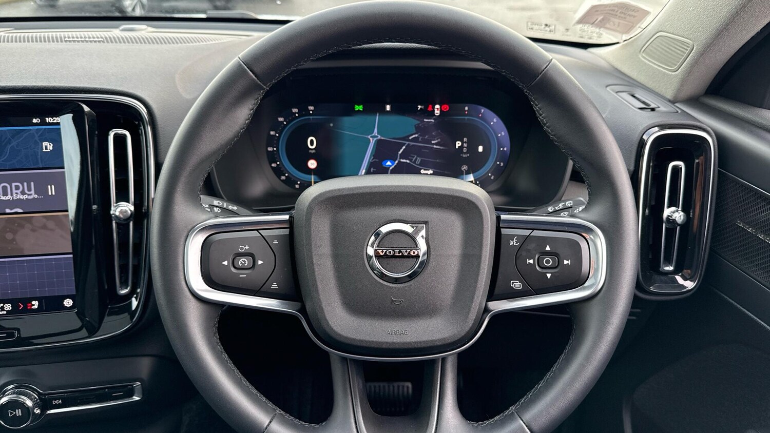 Used Volvo XC40 2025 for sale - 77682851: Photo 10