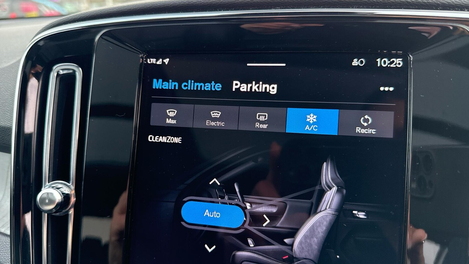 Used Volvo XC40 2025 for sale - 77682851: Photo 25