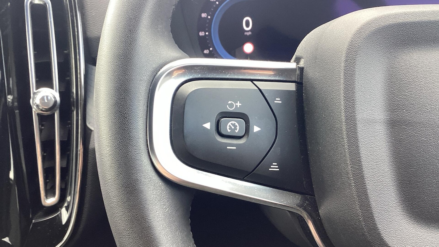 Used Volvo XC40 2023 for sale - 76397893: Photo 19