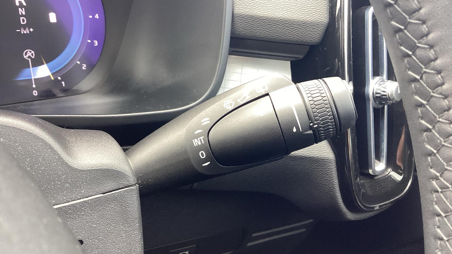 Used Volvo XC40 2023 for sale - 76397893: Photo 21