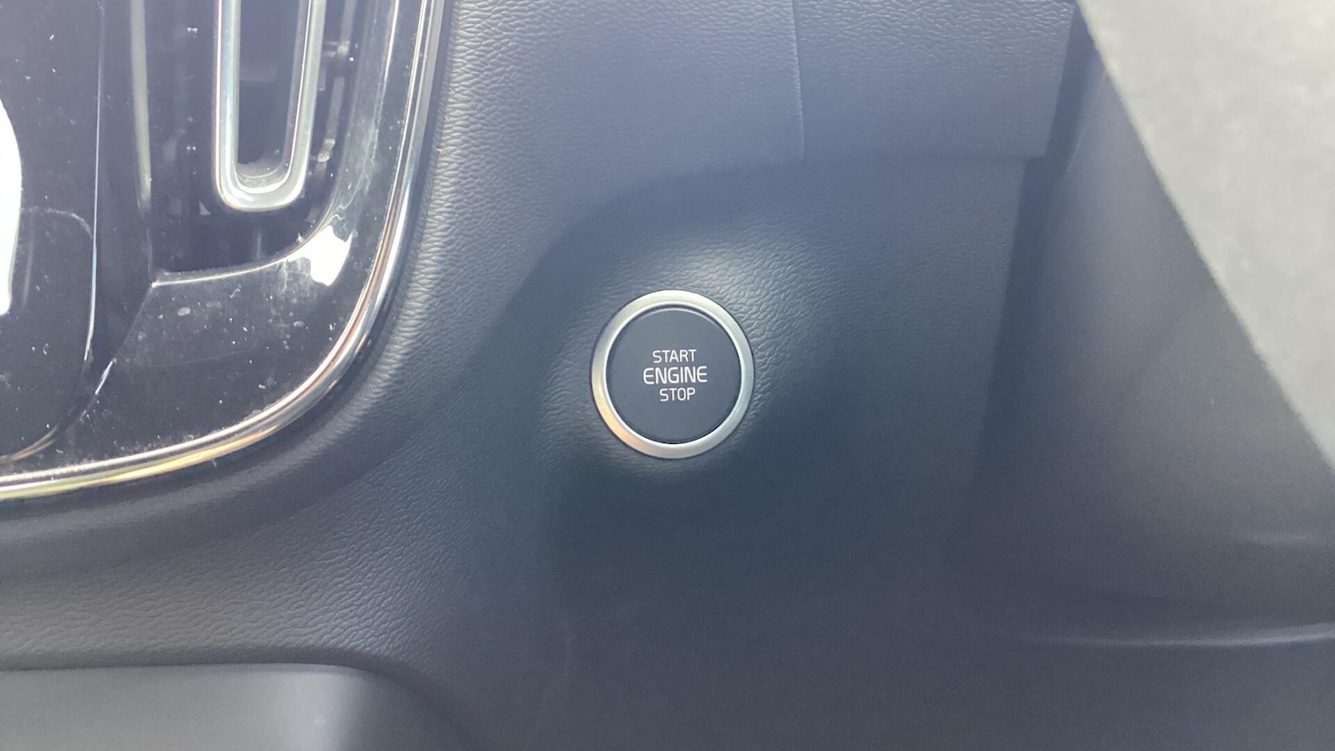 Used Volvo XC40 2023 for sale - 76397893: Photo 24