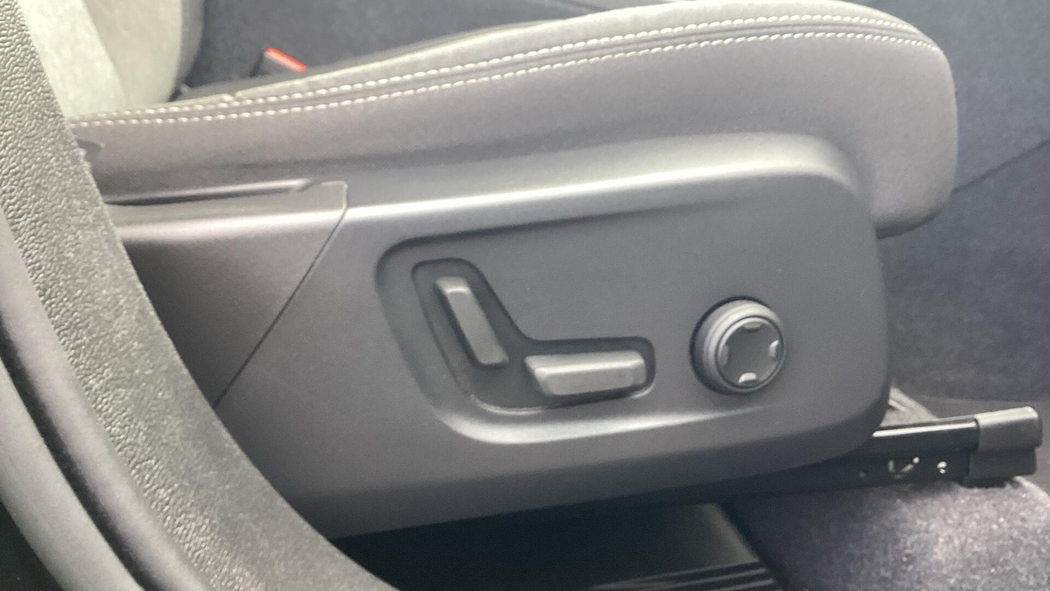 Used Volvo XC40 2023 for sale - 76397893: Photo 26