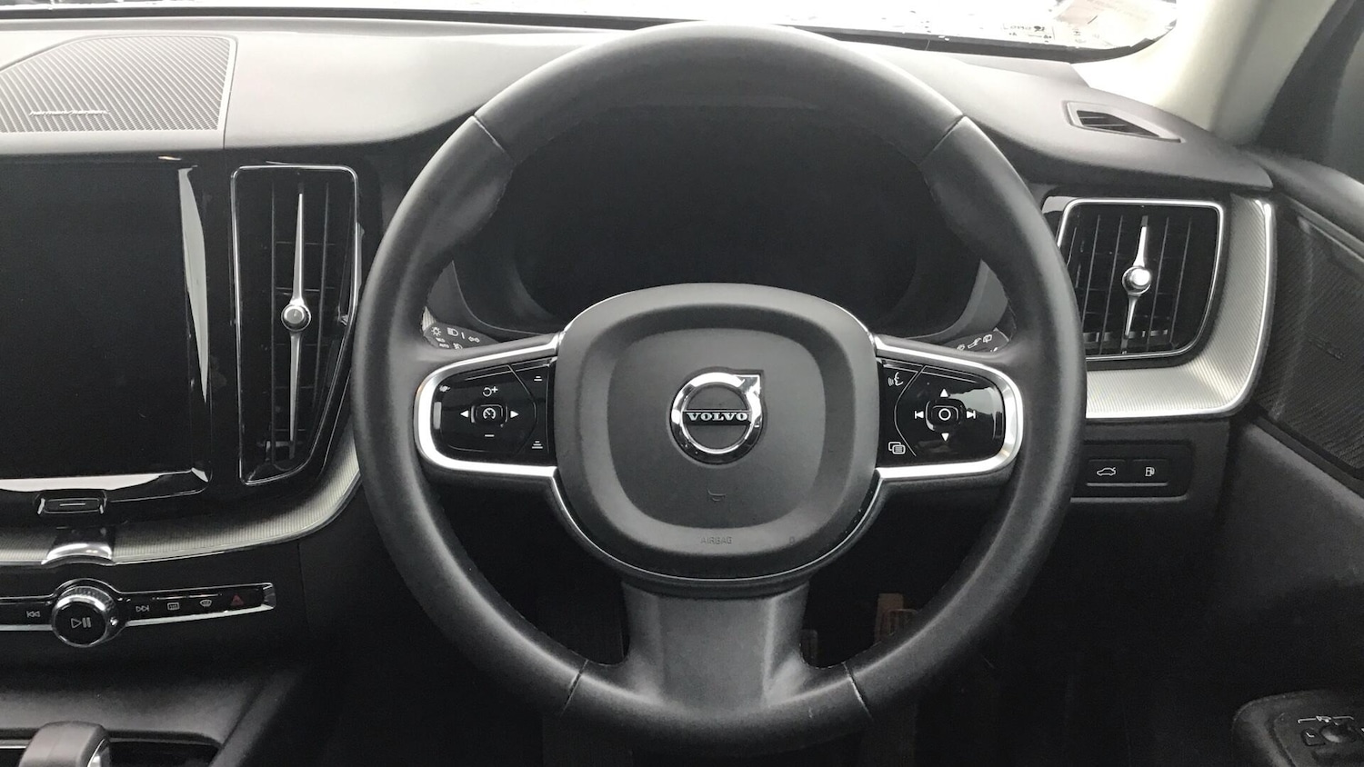 Used Volvo XC60 2023 for sale - 76399196: Photo 10