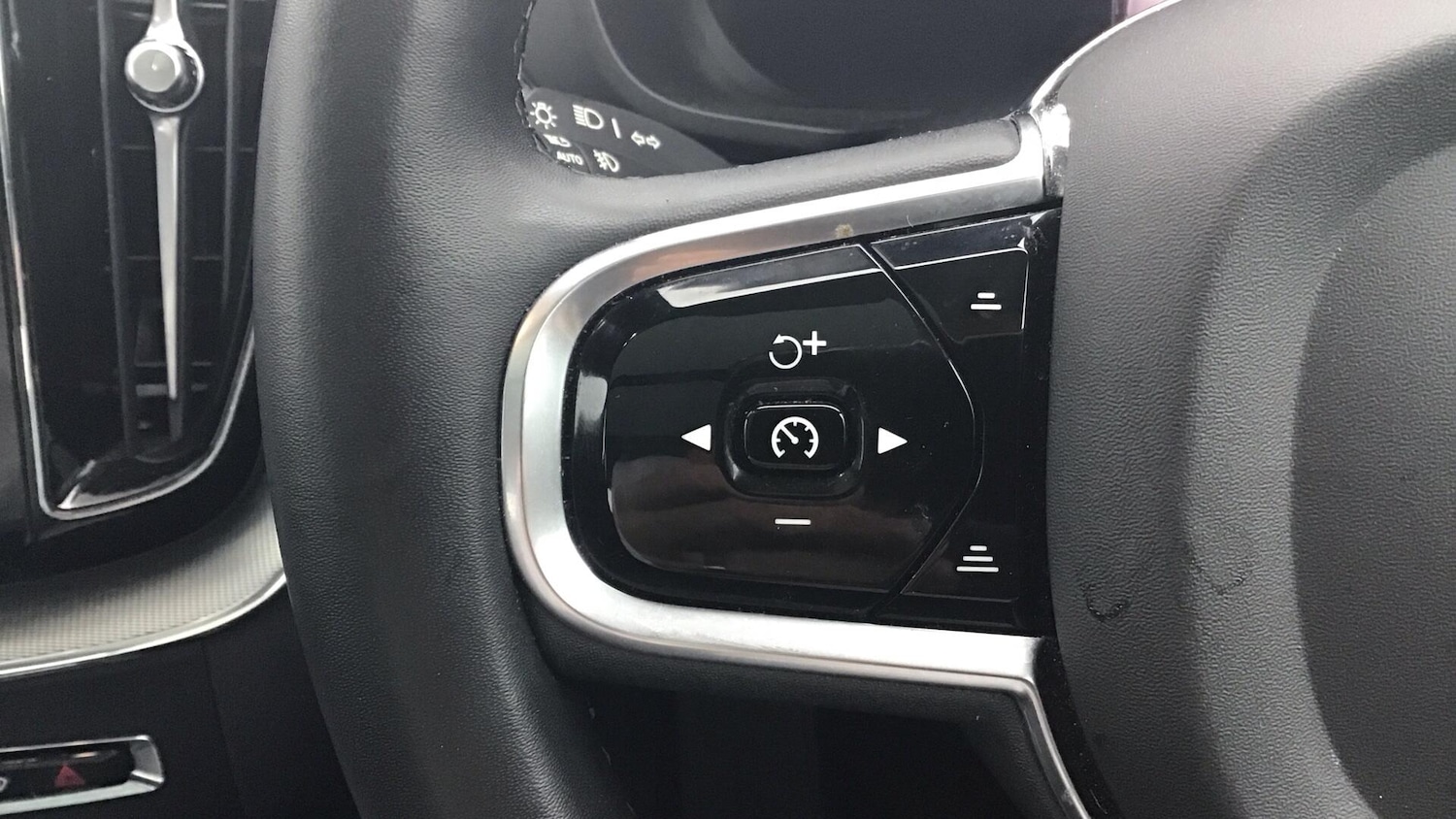 Used Volvo XC60 2023 for sale - 76399196: Photo 19