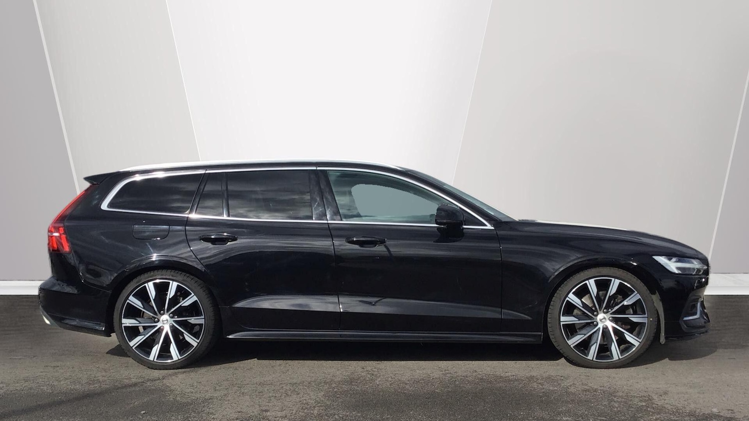 Used Volvo V60 2020 for sale - 77839725: Photo 4