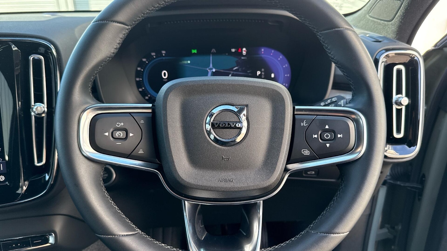 Used Volvo XC40 2023 for sale - 78185757: Photo 10