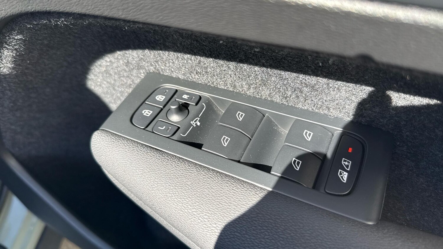 Used Volvo XC40 2023 for sale - 78185757: Photo 17