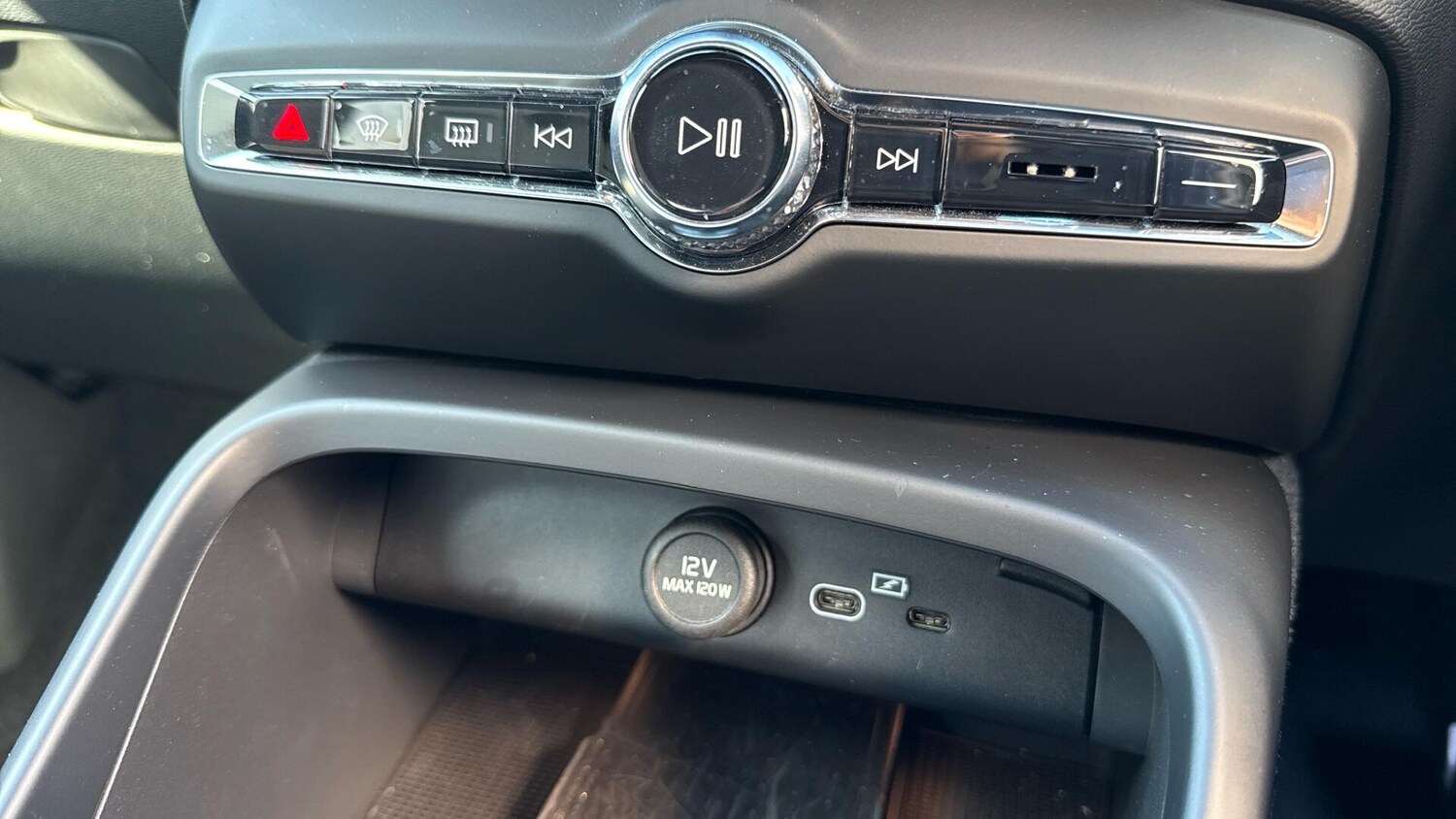 Used Volvo XC40 2023 for sale - 78185757: Photo 29