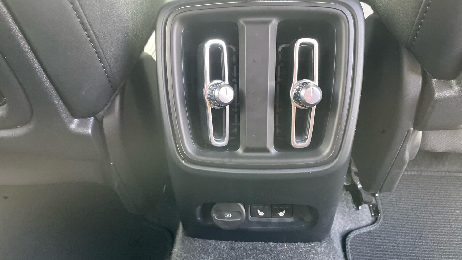 Used Volvo XC40 2022 for sale - 77633637: Photo 32