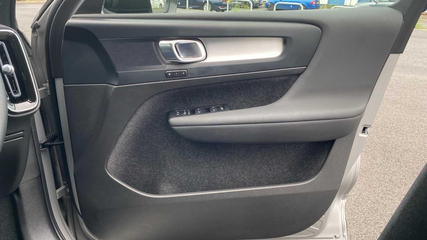 Used Volvo XC40 2023 for sale - 76976080: Photo 25