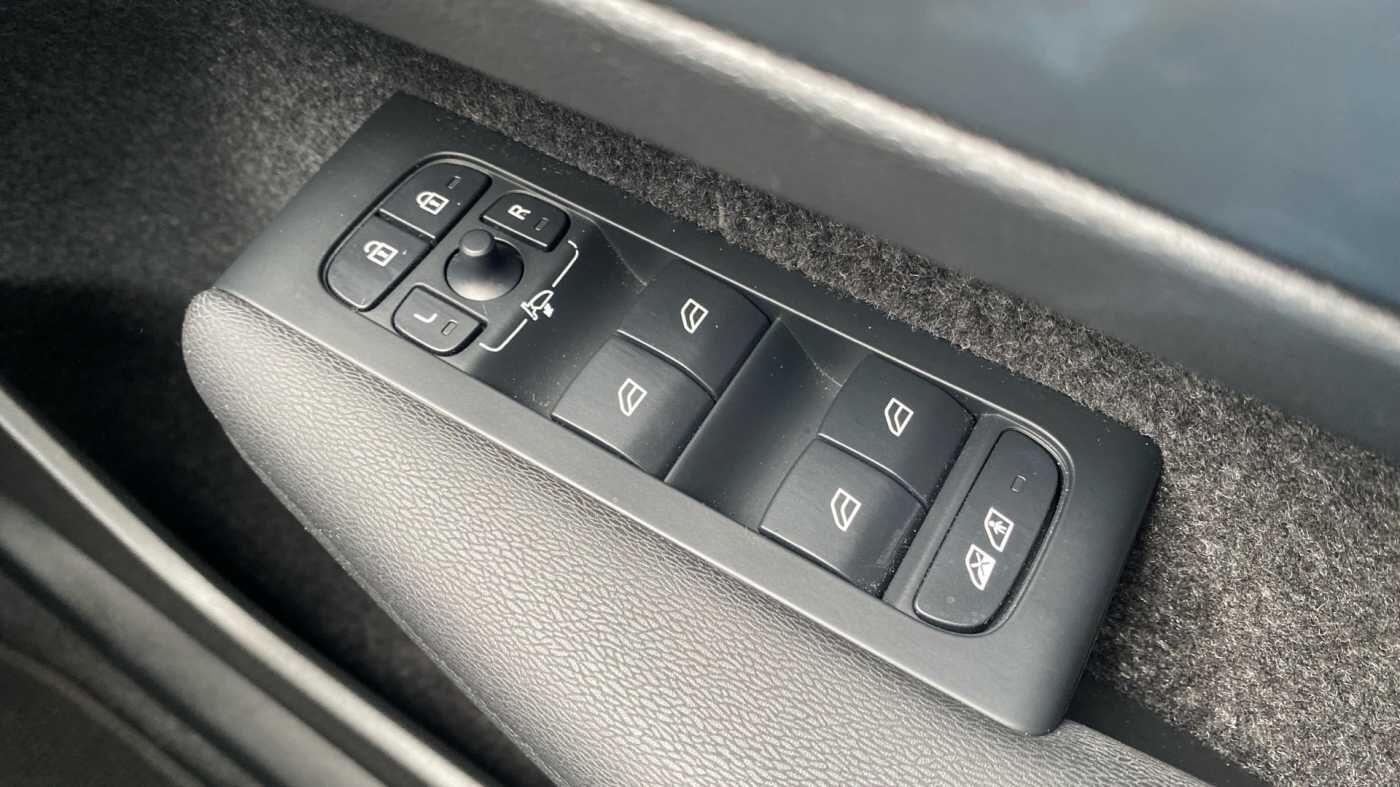 Used Volvo XC40 2023 for sale - 76976080: Photo 43