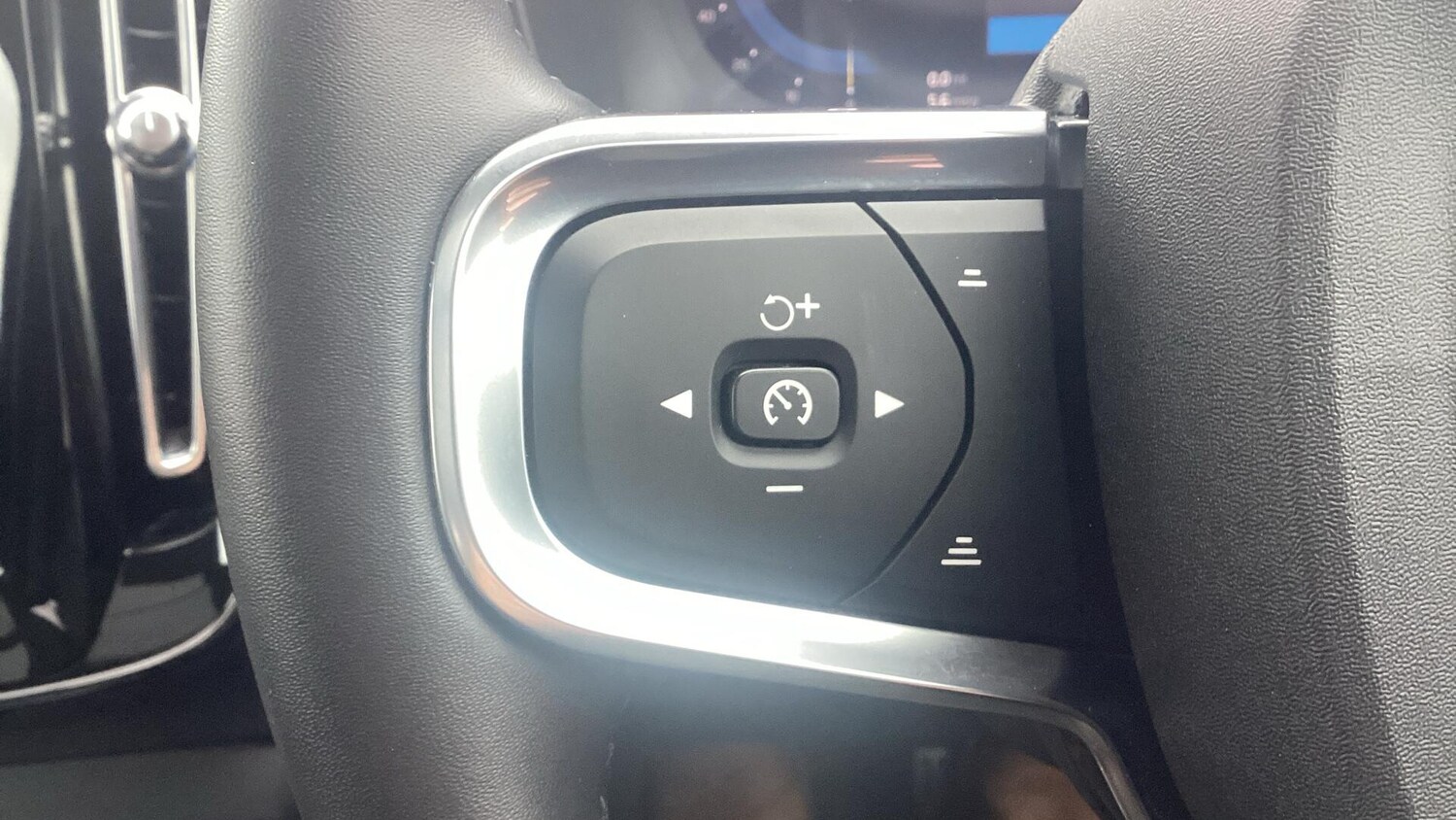 Used Volvo XC40 2025 for sale - 77683390: Photo 19