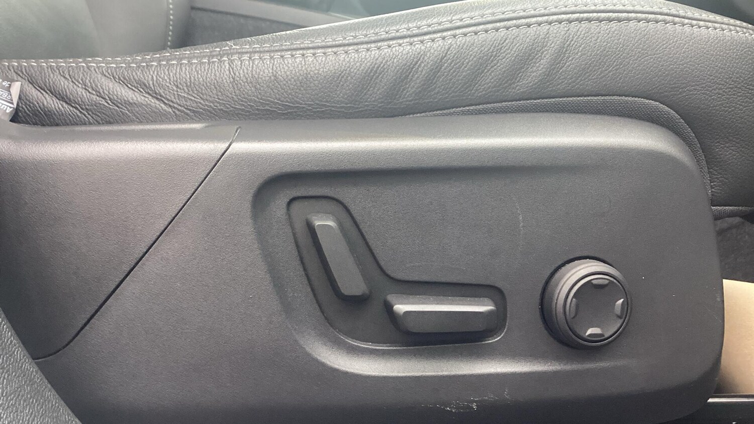 Used Volvo XC40 2025 for sale - 77683390: Photo 27