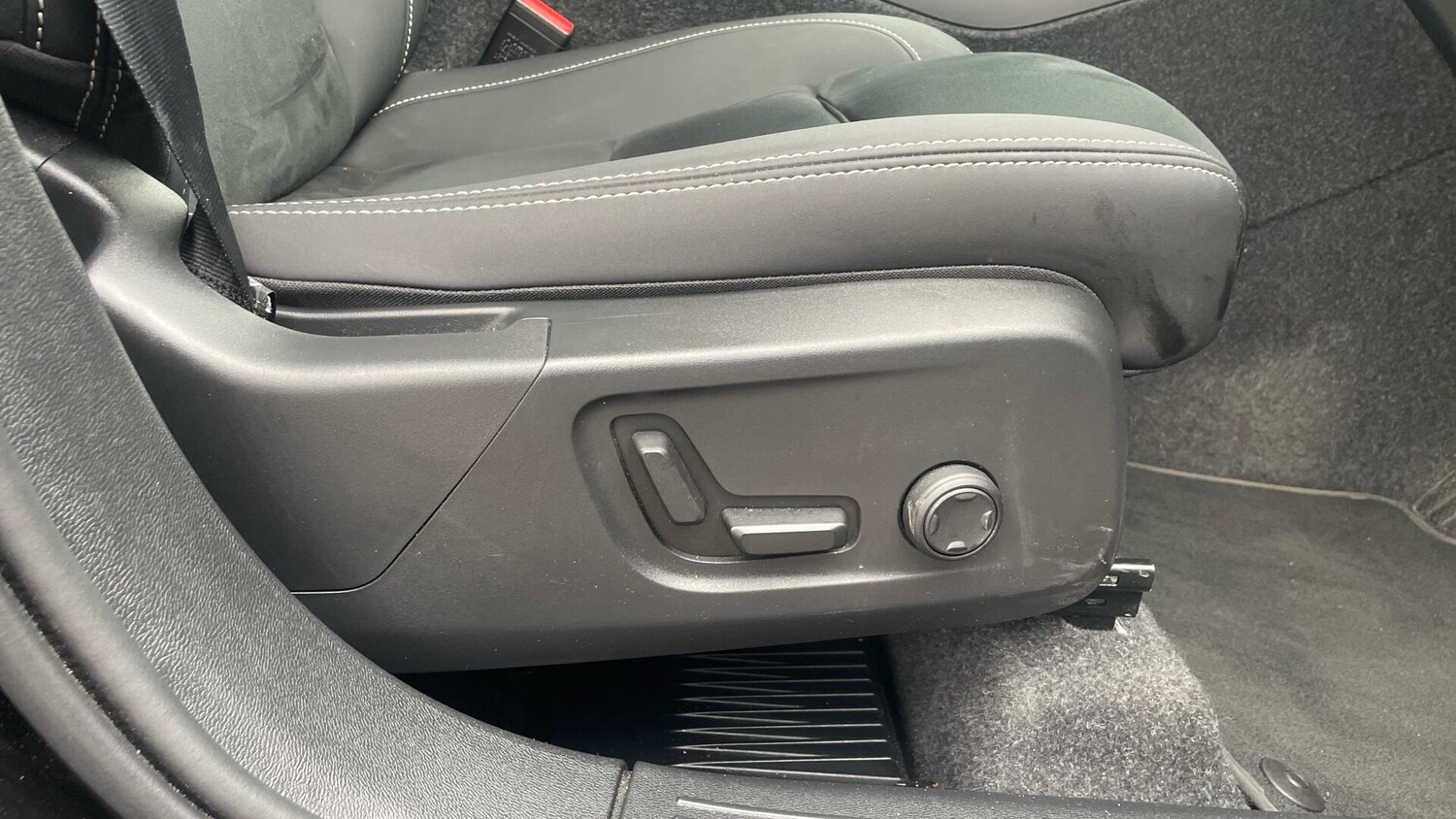 Used Volvo XC40 2025 for sale - 78185539: Photo 29