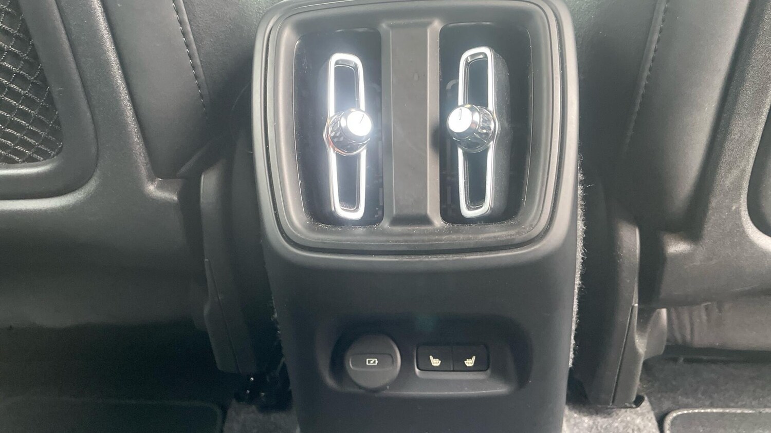 Used Volvo XC40 2025 for sale - 78185539: Photo 35