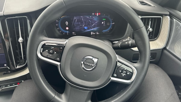 Used Volvo XC60 2023 for sale - 76318038: Photo 10