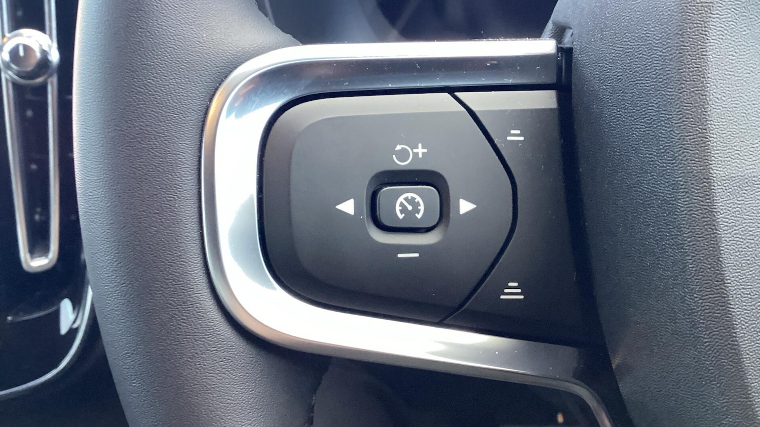 Used Volvo XC40 for sale - 77191064: Photo 19