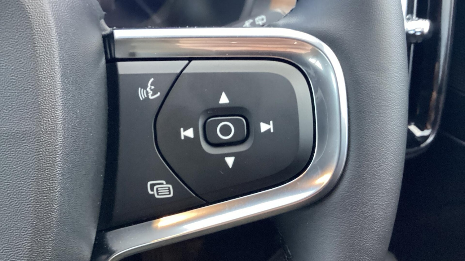 Used Volvo XC40 for sale - 77191064: Photo 20