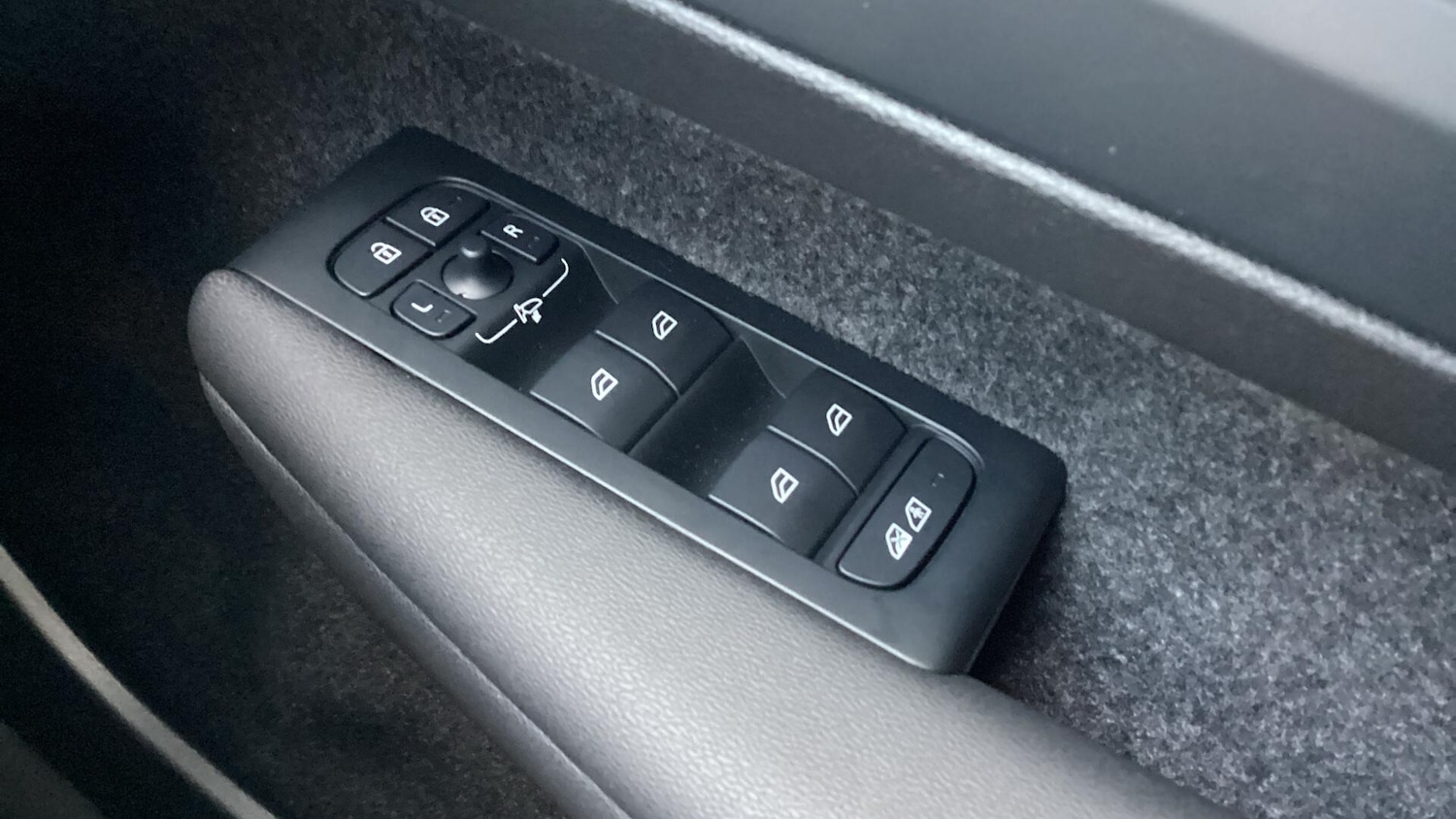 Used Volvo XC40 for sale - 77191064: Photo 22