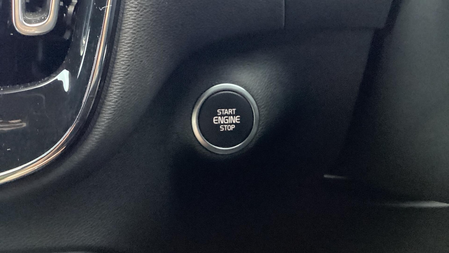 Used Volvo XC40 for sale - 77191064: Photo 24