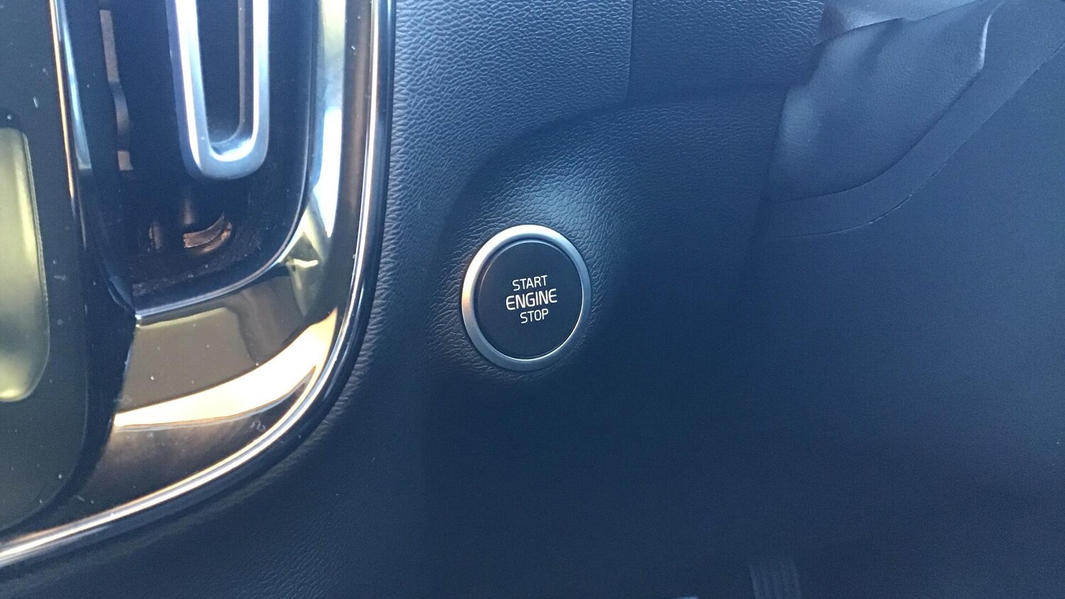 Used Volvo XC40 for sale - 77344666: Photo 24