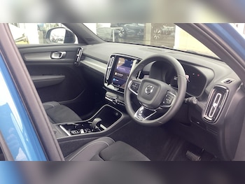 Used Volvo XC40 2023 for sale - 76399144: Photo