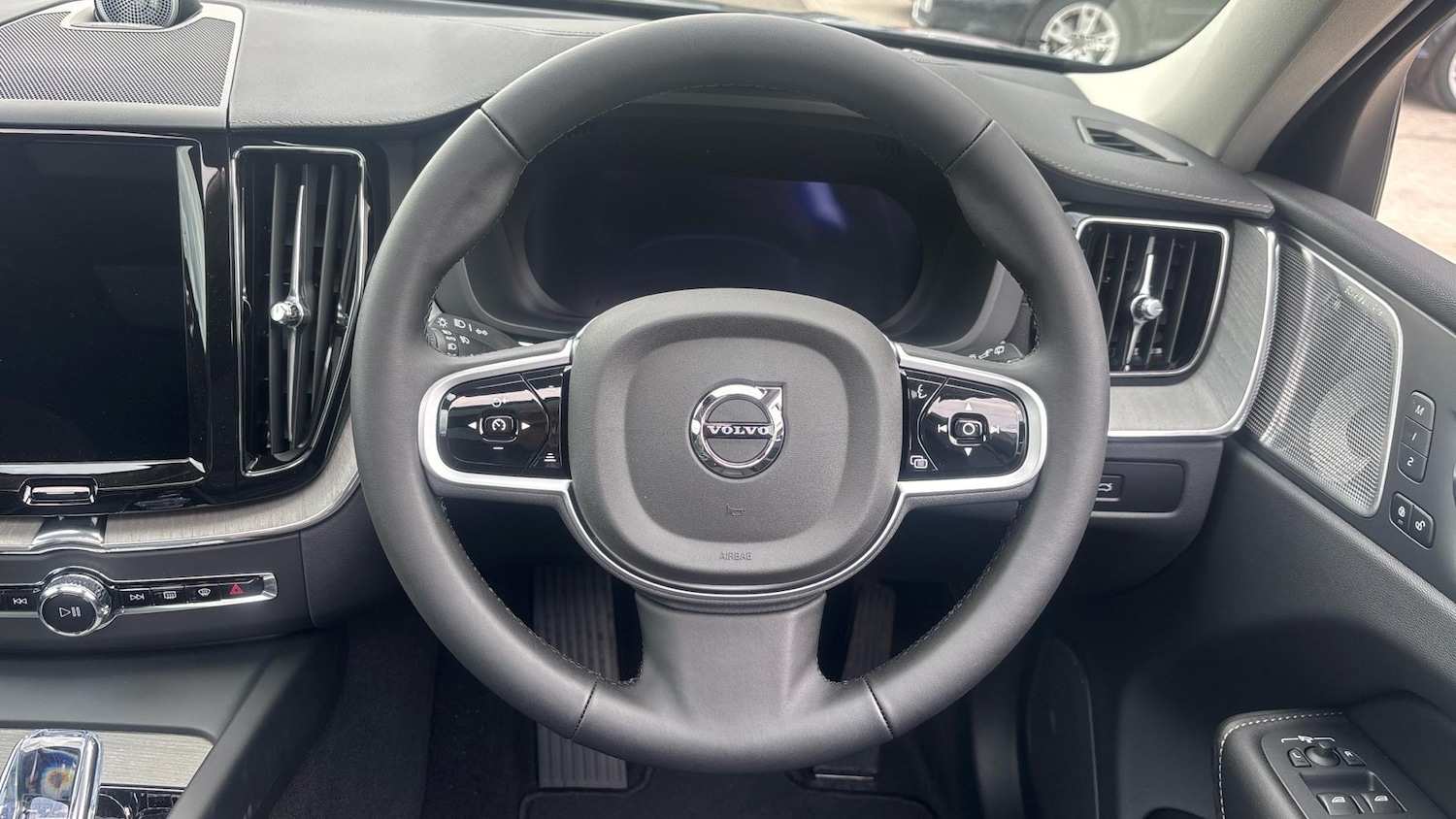 Used Volvo XC60 2025 for sale - 77191222: Photo 10