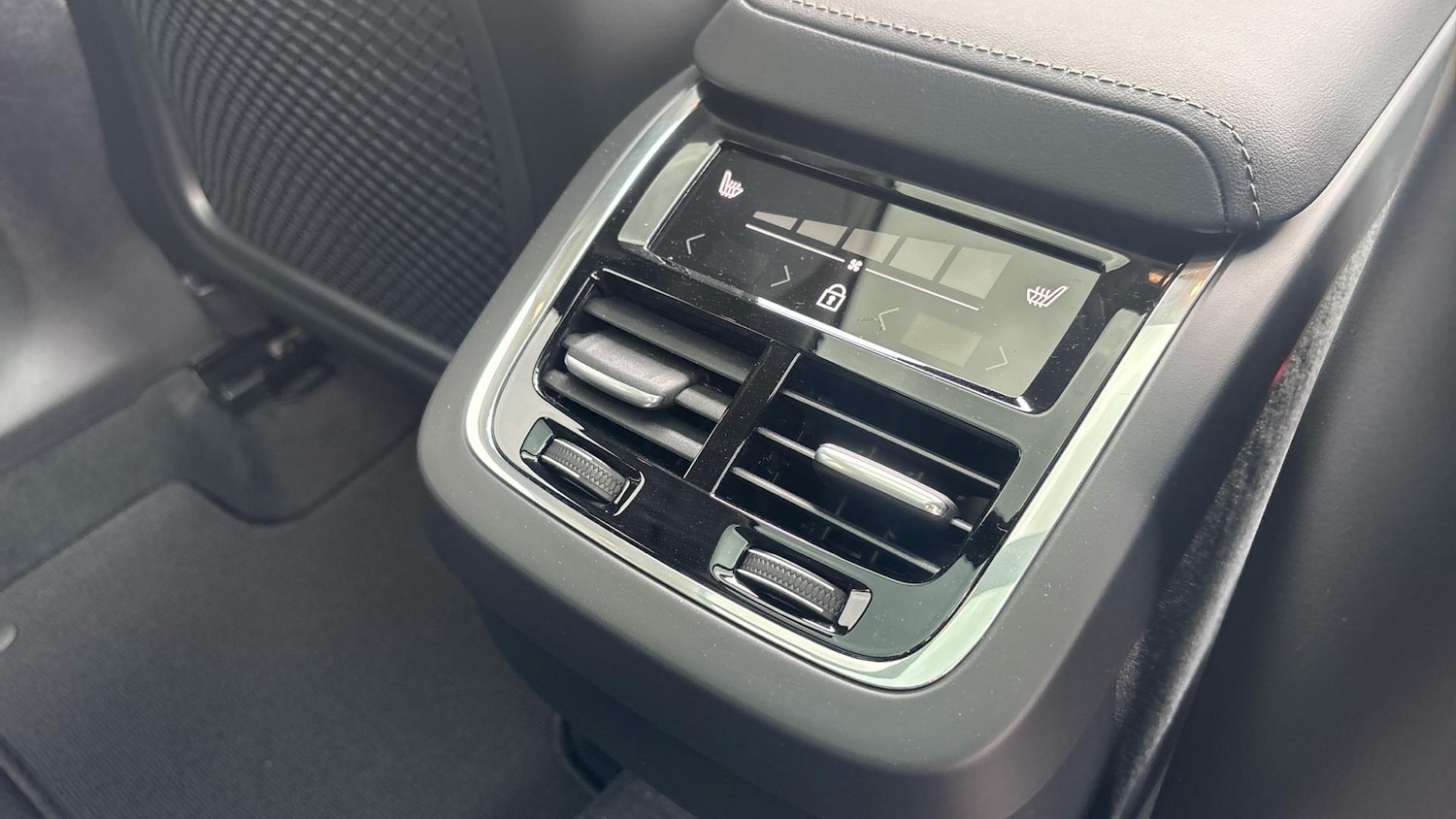 Used Volvo XC60 2025 for sale - 77191222: Photo 34